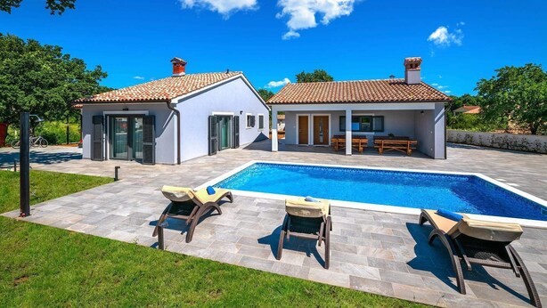 Exterior - Villa Nela (Rasa)