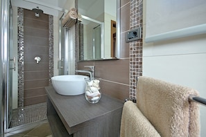 Villa | Bathroom