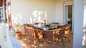 Outdoor dining - Euphoria Home (Rethymno)