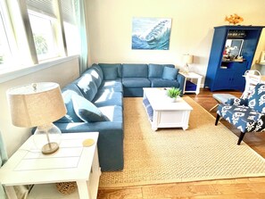 Smart TV, books - Emerald Coast Condo Gulf View! Sleeps 8 Pool/Hot tub/Grill
Summer Availability! (Miramar Beach)