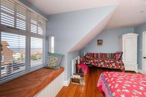 5 habitaciones, tabla de planchar con plancha y cuna de viaje 