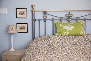 5 bedrooms, iron/ironing board, travel cot, free WiFi - Seaview Villa 5* luxurious accommodation near the beach (Sheringham)