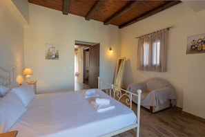 Room - Apt 2 with Spa Tub next to the Beach (Mylopotamos)