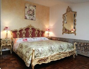 Classic-huone | Yksilöllisesti sisustettu, yksilöllisesti kalustettu, äänieristys