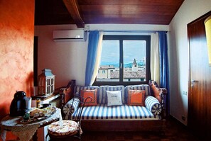 Individually decorated, individually furnished, soundproofing