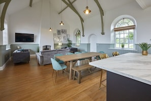 Dining - Host & Stay | Dunsley Chapel (Whitby)