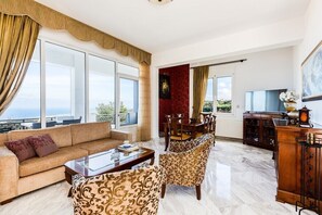 Biệt thự tiện nghi đơn giản | Phòng khách