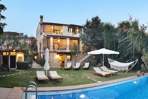 Outdoor pool - Luxury Villa Archontariki (Kissamos)