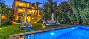 Luxury Villa Archontariki