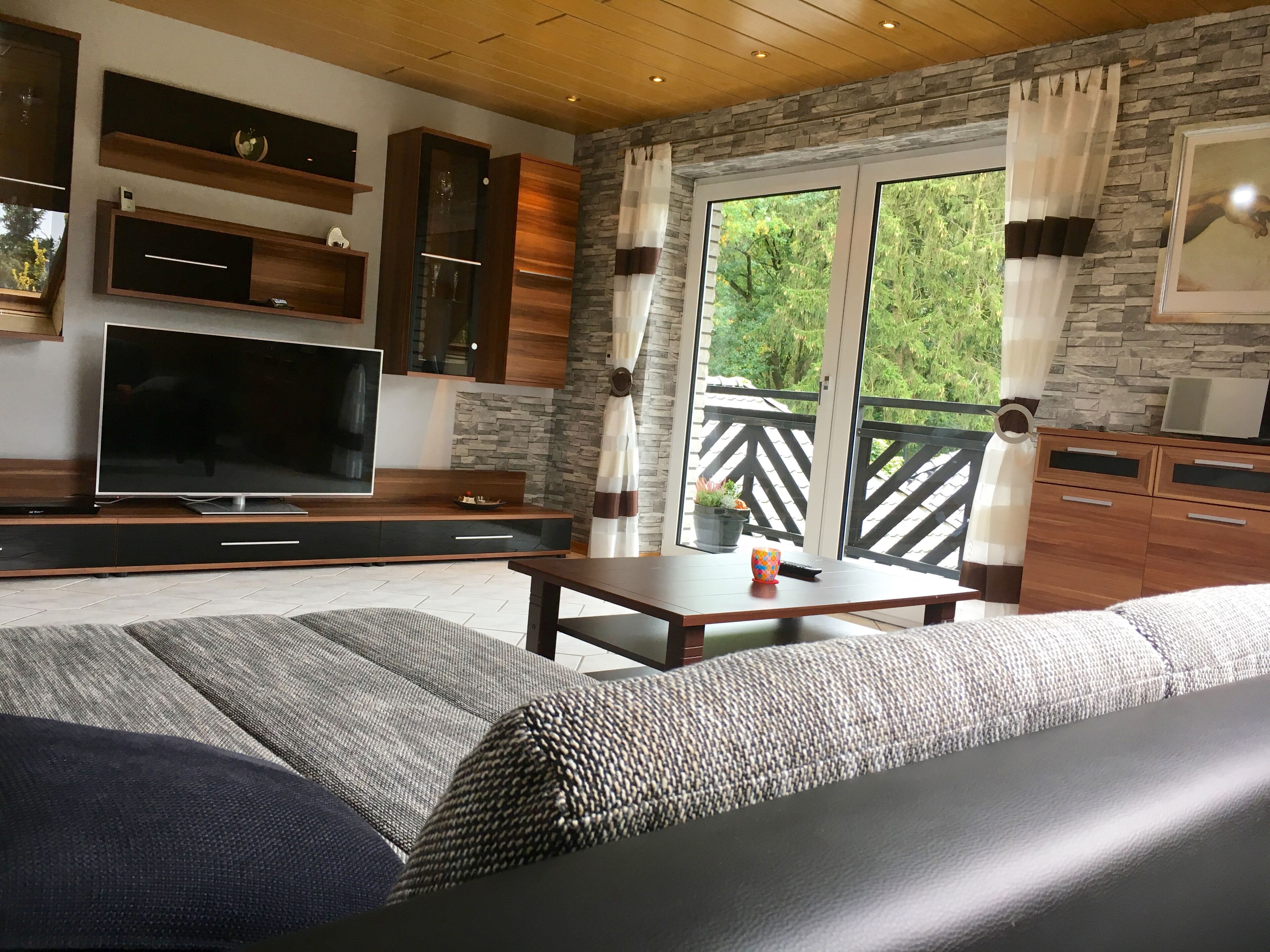 Smart-TV, Kamin, DVD-Player, Musikbibliothek