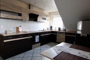 Fridge, microwave, oven, stovetop - DREAM HOLIDAY APARTMENT_Unforgettable memories - Your dream vacation is here! (Balve)
