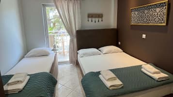 Habitació triple bàsica | Llençols de cotó egipci, roba de llit d'alta qualitat i cobrellits