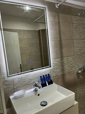 Basic Double Room | Bathroom | Shower, towels - Grecian Sea (Thasos)
