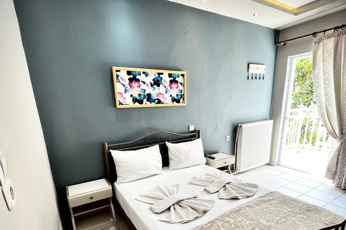 Basic Studio, 2 Bedrooms | Egyptian cotton sheets, premium bedding, down comforters