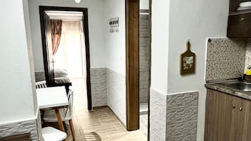 Estúdio superior | Cozinha privada | Geladeira, cooktop, talheres/pratos/utensílios de cozinha