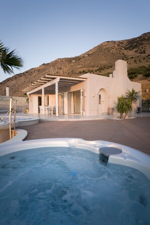 Bain à remous extérieur