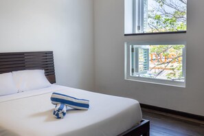 2 habitaciones, tabla de planchar con plancha, wifi y ropa de cama 