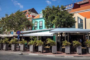 Outdoor dining - Historic Charm & Urban Comfort in Punda, Curaçao (Willemstad)