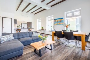 TV, offices - 3BR Duplex with City Views in Heart of Willemstad (Willemstad)