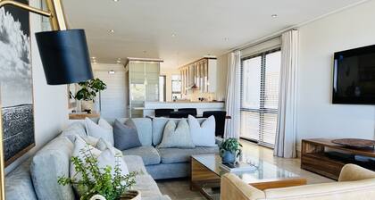 Luxury Ocean-Front Apartment in Historic Hermanus