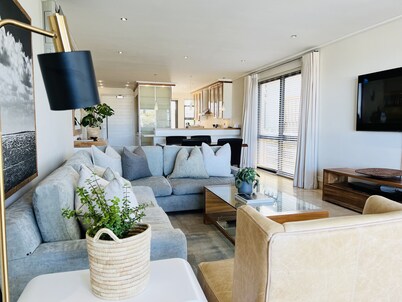 Luxury Ocean-Front Apartment in Historic Hermanus