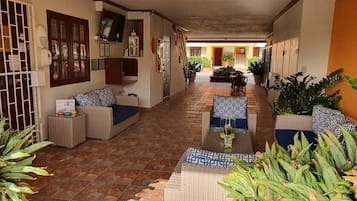 Área de estar no saguão