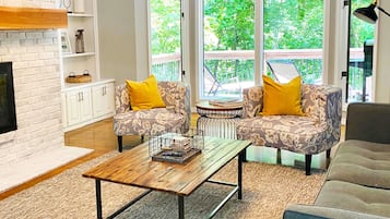 Smart TV, fireplace, video games, table tennis