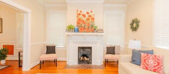 Near Lakebottom Park & Downtown - Parkside Cottage