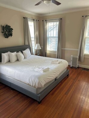 3 عدّة غرف نوم ومكواة/لوح كي وواي فاي وملاءات أسرّة