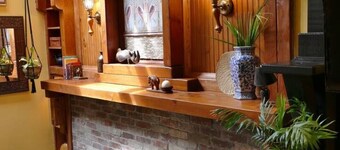 Cozy Banana Cabana w/ soaking tub heated floors in secluded garden