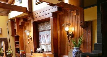 Cozy Banana Cabana w/ soaking tub heated floors in secluded garden