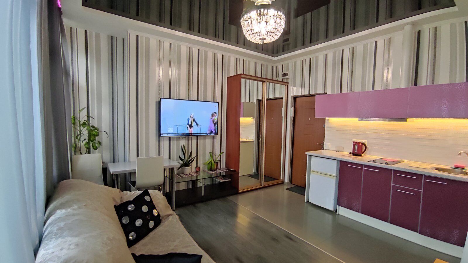 Decoración personalizada, muebles diferentes y escritorio 