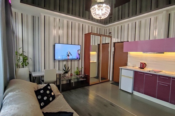 Quarto triplo superluxo (23) | Individualmente decorados, individualmente mobiliados, escrivaninha