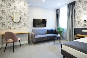 Quarto luxo | Área de estar | Smart TV 40 polegadas com canais a cabo, TV