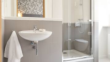 Standard Room | Bathroom | Shower, hair dryer, towels, soap