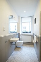 Standard Oda | Banyo | Duş, saç kurutma makinesi, havlu, sabun 