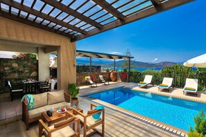 Private pool - Nimfes Villas (Agios Nikolaos)