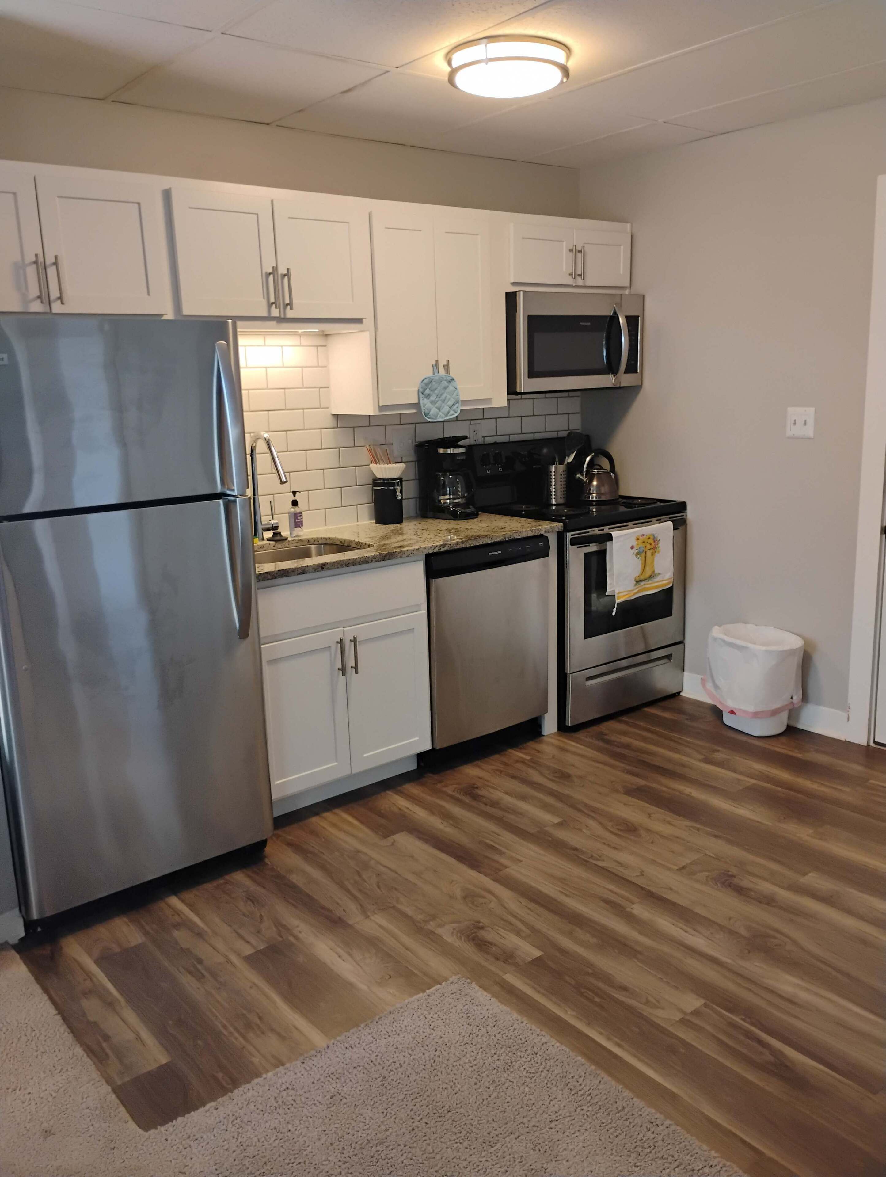 Coffee/tea maker, fridge, microwave, oven