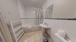 Shower, hair dryer - The Blenheim Suite Vanbrugh 2 | Oxford Holiday Let | 2 Beds & Sleeps 4 (Oxford)