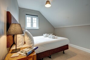 2 bedrooms, desk, iron/ironing board, WiFi - The Churchill Suite Vanbrugh 6 | Oxford Holiday Let | 2 Beds & Sleeps 4 (Oxford)