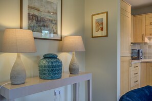 Interior - The Marlborough Suite Vanbrugh 3 | Oxford Holiday Let | 2 Bedrooms & Sleeps 4 (Oxford)