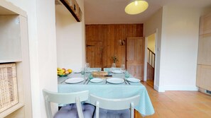Dining - Abbey Road | Oxford Holiday Let | 2 Beds & Sleeps 3 (Oxford)