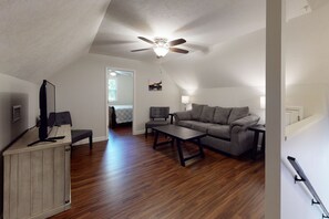 Smart TV, fireplace, stereo
