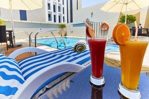 Hồ bơi ngoài trời, mở cửa từ 9:00 đến 20:00, dù/ô trên bãi biển/hồ bơi 