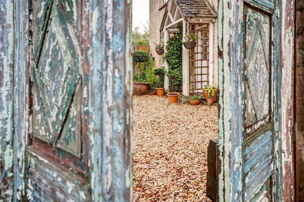 تفاصيل الفندق من الخارج