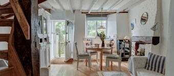 The White Cottage | Woodstock Holiday Let | 2 Beds & Sleeps 3