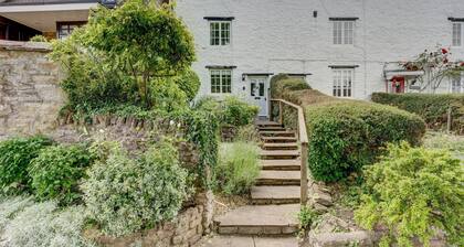The White Cottage | Woodstock Holiday Let | 2 Beds & Sleeps 3