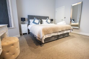 1 bedroom, desk, iron/ironing board, WiFi