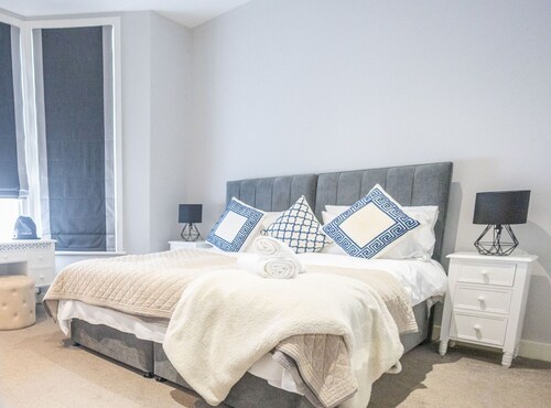 The Beauchamp Suite Dunara 4 | Leamington Spa Holiday Let | 1 Bed & Sleeps 2
