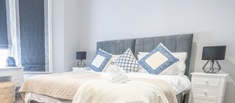 The Beauchamp Suite Dunara 4 | Leamington Spa Holiday Let | 1 Bed & Sleeps 2